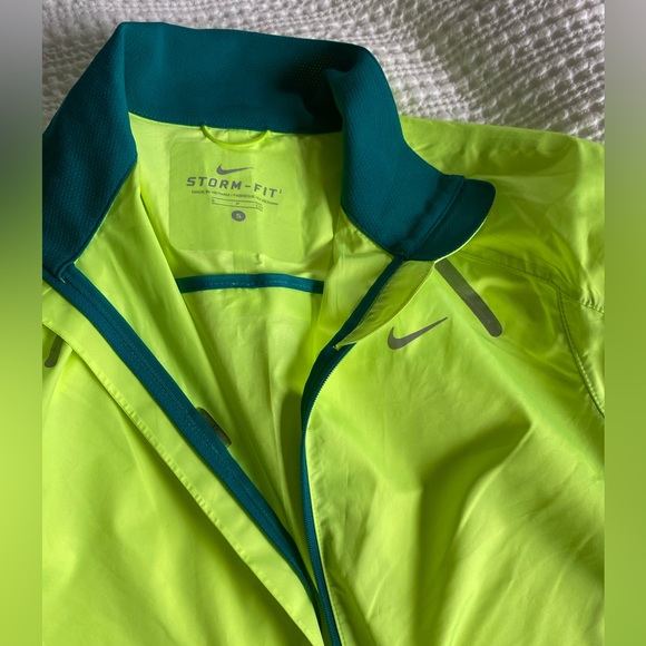 Nike Storm-Fit Running Windbreaker Jacket neon yellow size Small - Picture 4 of 12